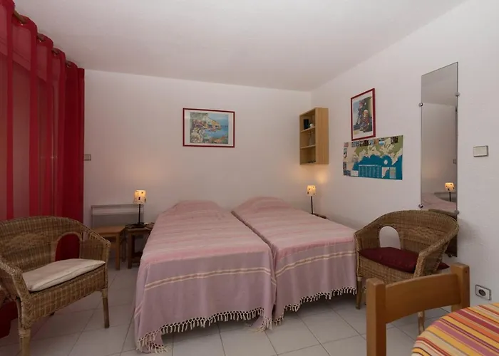 + Cabine, 4 Pers. Avec Clim Et Parking, - Fr-1-803-49 *